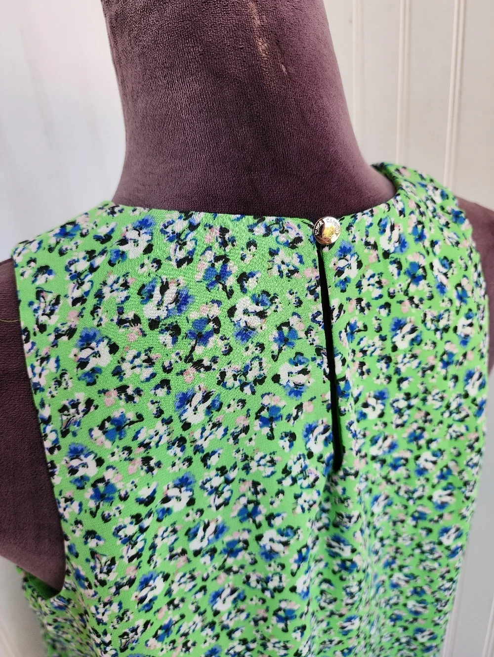 Vince Camuto Womens Classic Escape Blouse Ditsy Floral Feminine Green Blue Sz M - Picture 12 of 12
